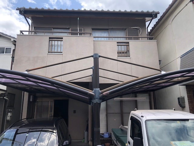 退色したカーポート